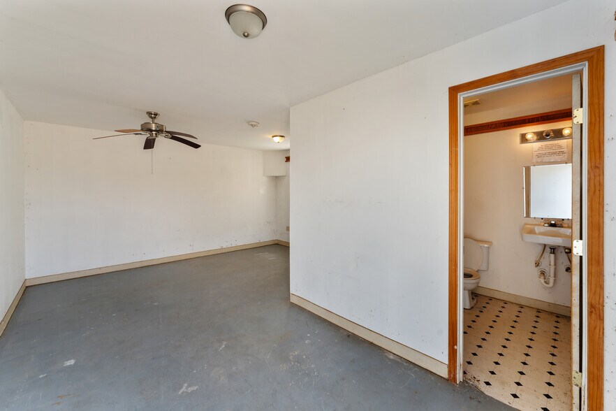 More Photos Of 1585 Patton Rd, Rosenberg Service For Sale