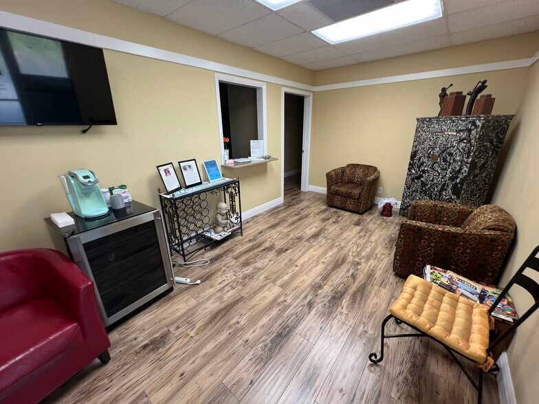 More Photos Of 3226-3230 W Kennedy Blvd, Tampa Storefront Retail Office For Sale