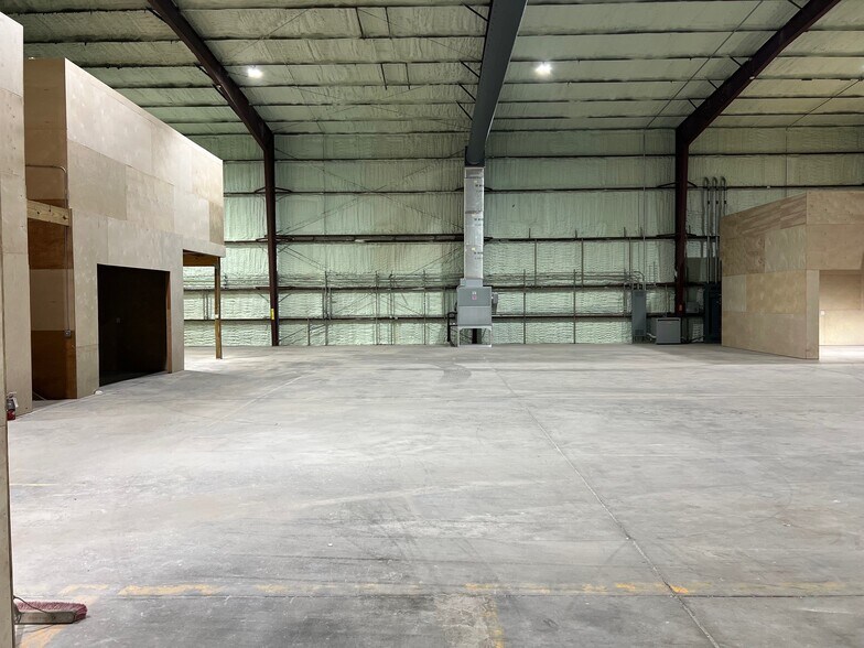 More Photos Of 3445 SW 6th St, Ocala Manufacturing For Sale