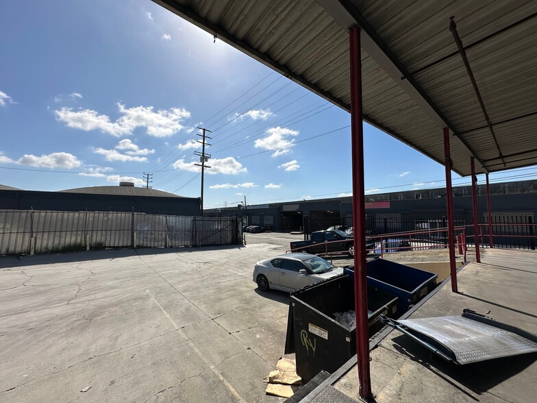 More Photos Of 2801 E 12th St, Los Angeles Warehouse For Lease