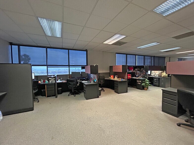 More Photos Of 7915-7919 Ajay Dr, Sun Valley Warehouse For Lease