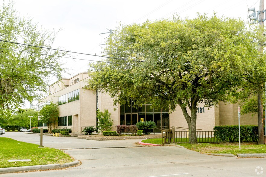 More Photos Of 8181 N Stadium Dr, Houston Medical For Lease