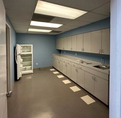 More Photos Of 2613 Saint St, Houston Health Club For Lease