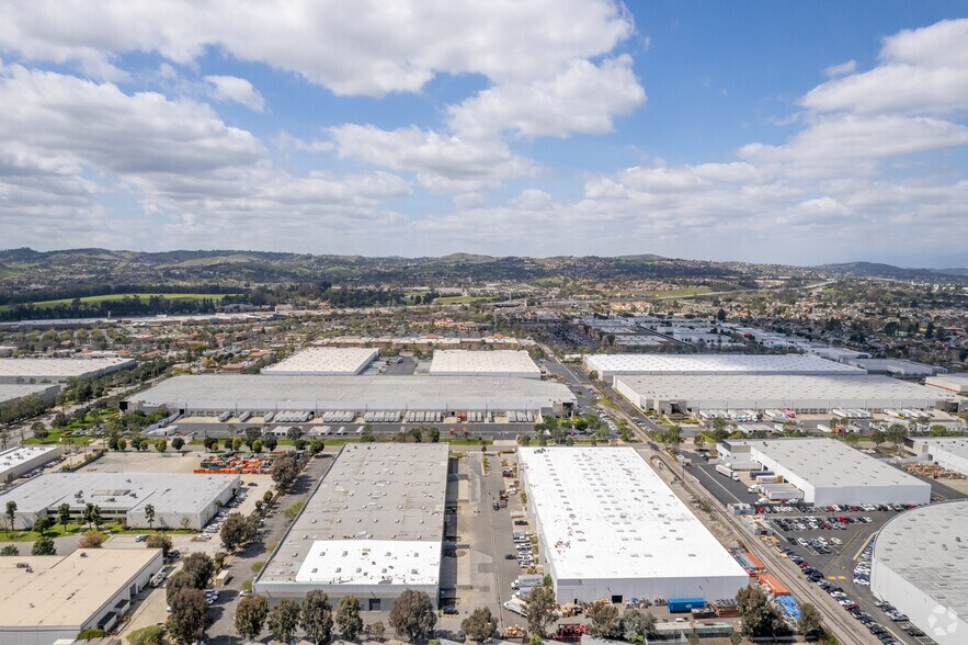 More Photos Of 13941 Norton Ave, Chino Warehouse For Lease