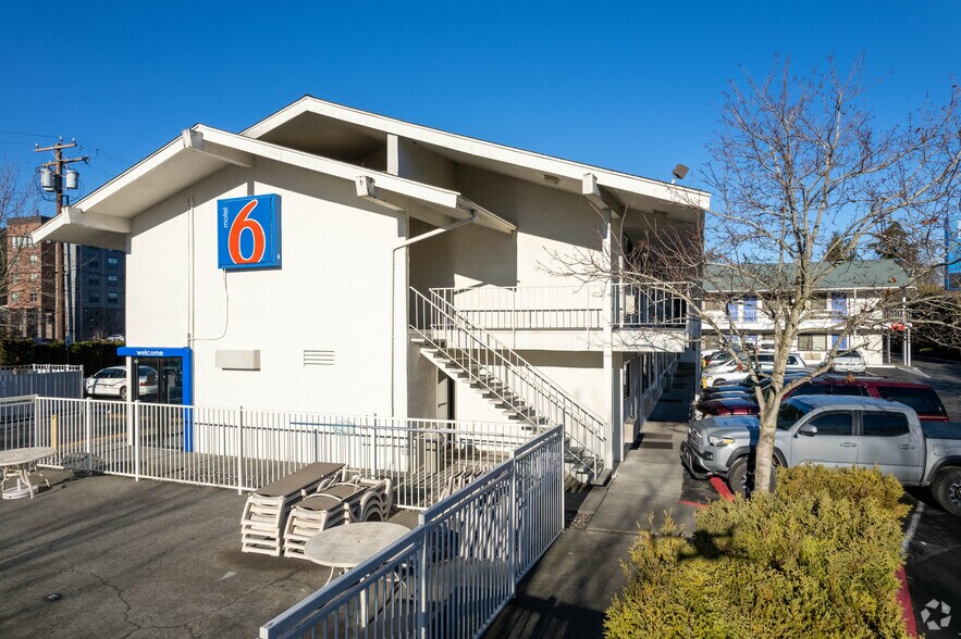 More Photos Of 3701 Bill McDonald Pky, Bellingham Hotel For Sale