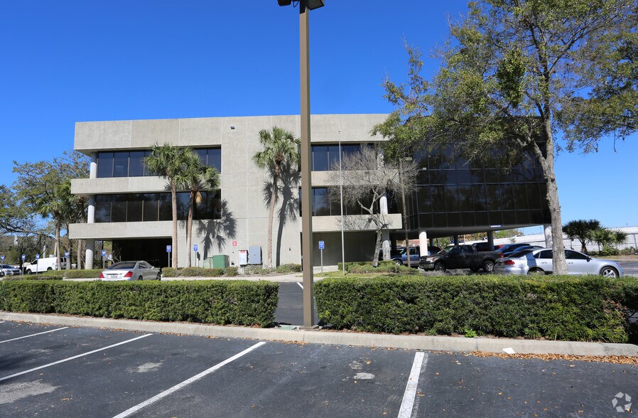 More Photos Of 350 N Lake Destiny Dr, Maitland Office For Lease