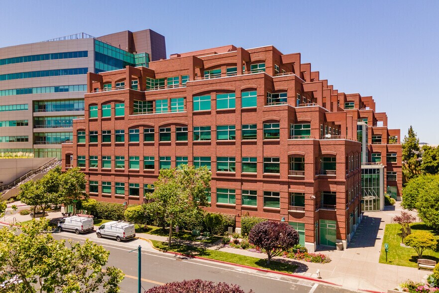 More Photos Of 5980 Horton St, Emeryville Research And Development For Lease