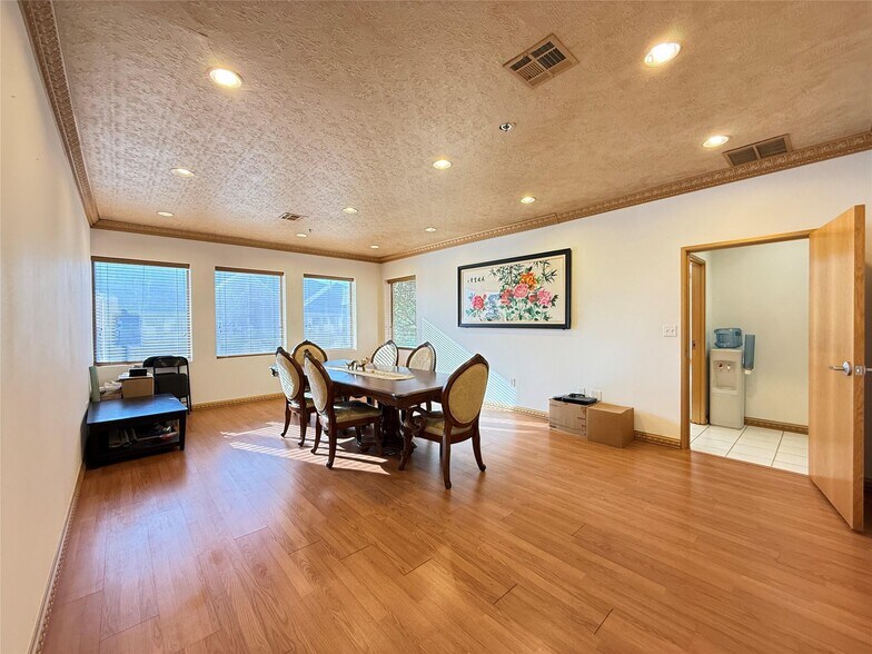 More Photos Of 5208 Village Creek Dr, Plano Office For Sale