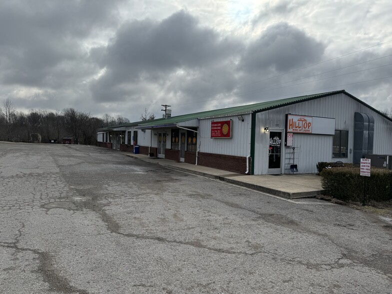 Primary Photo Of 5204 Highway 31 E, Westmoreland Freestanding For Sale