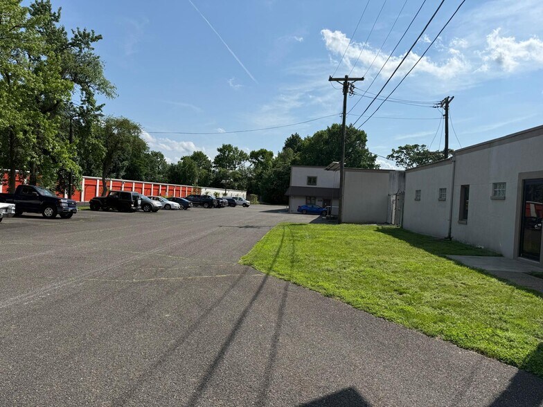 More Photos Of 450 S Fellowship Rd, Maple Shade Township Warehouse For Lease