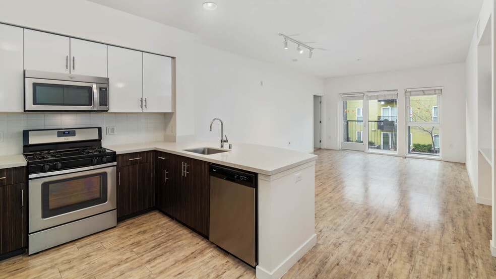 More Photos Of 1333 Powell St, Emeryville Apartments For Lease