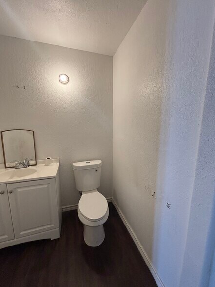 More Photos Of 1603-1605 Juliesse Ave, Sacramento Warehouse For Lease