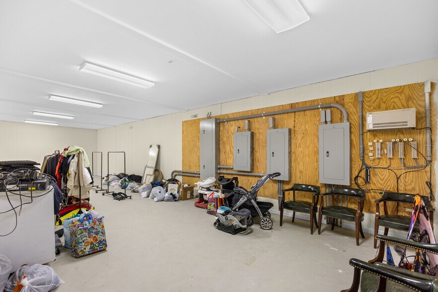 More Photos Of 69 Jessamine Ave, Georgetown Flex For Lease