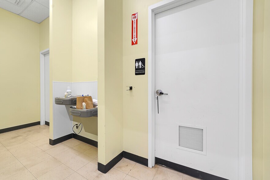 More Photos Of 215 E 1st St, Granite Freestanding For Sale