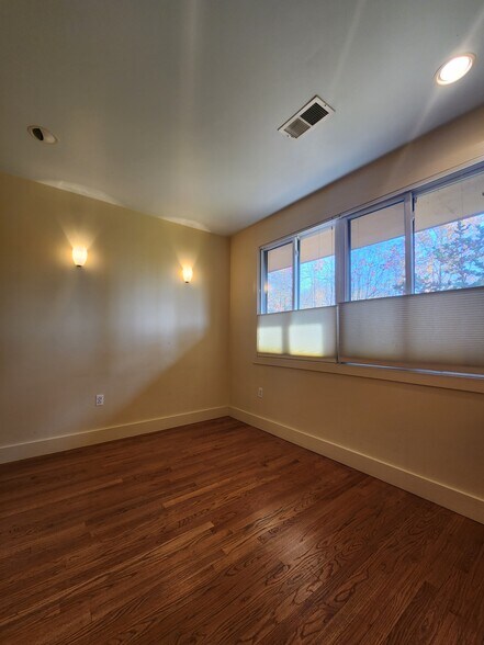 More Photos Of 166 Bunn Dr, Princeton Medical For Lease