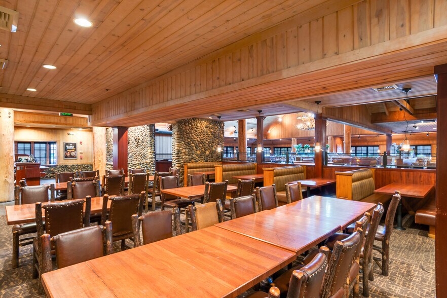 More Photos Of 1905 S Commerce Center Dr E, San Bernardino Restaurant For Lease