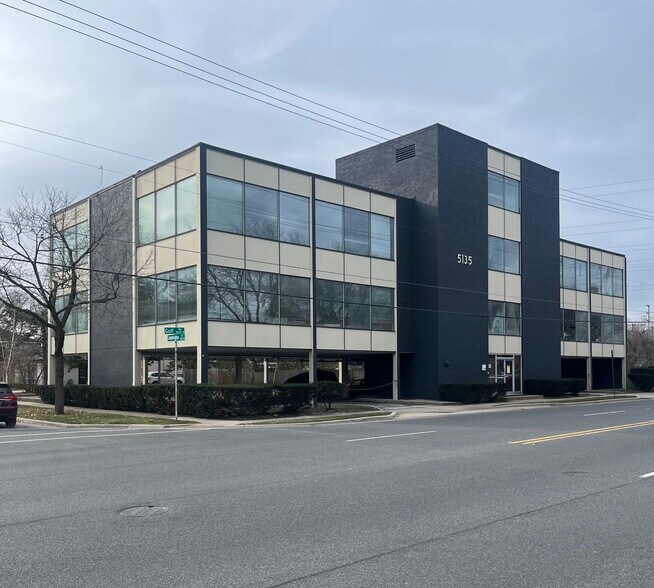 More Photos Of 5135 Golf Rd, Skokie Medical For Sale
