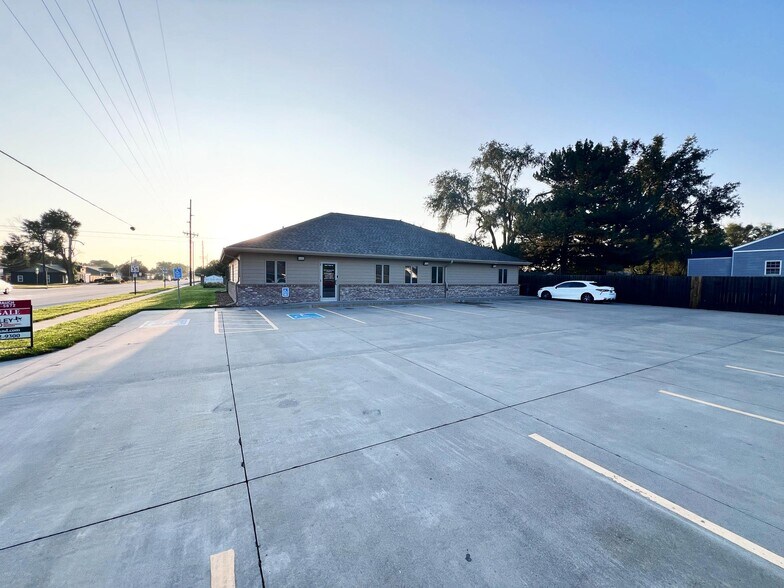 More Photos Of 1002 E Philip Ave, North Platte Office For Sale