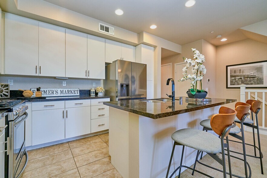 More Photos Of 801 S Anaheim Blvd, Anaheim General Retail For Sale
