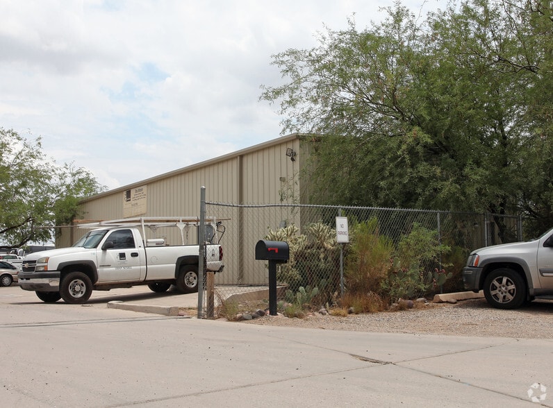 More Photos Of 3200 W Diamond St, Tucson Warehouse For Lease