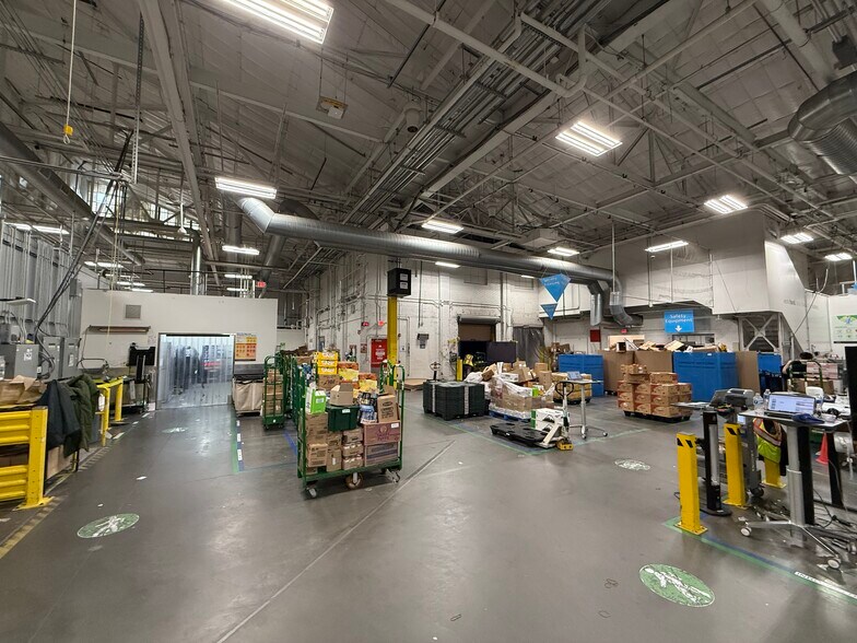 More Photos Of 940-1060 Monroe St, Hoboken Distribution For Lease