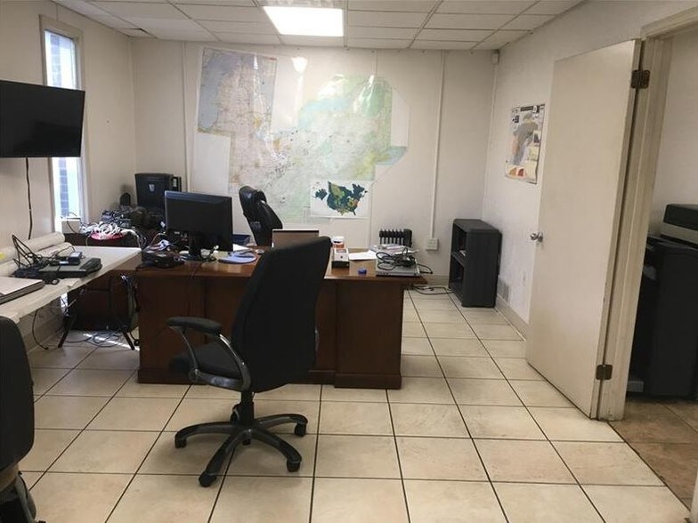 More Photos Of 20 Museum Rd, Washington Warehouse For Lease