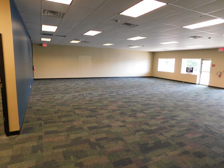 More Photos Of 875 Union St, Shelbyville Storefront Retail Office For Lease