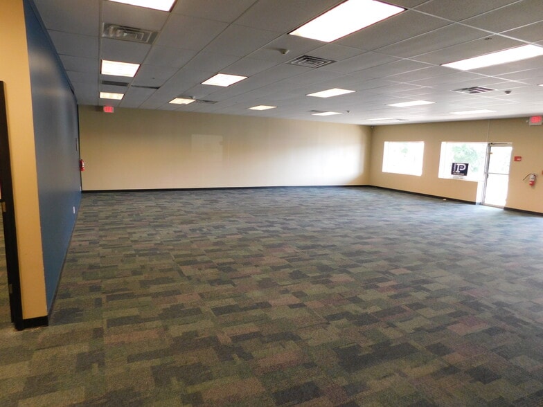 More Photos Of 875 Union St, Shelbyville Storefront Retail Office For Sale