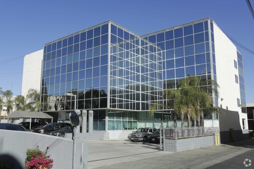 More Photos Of 14242 Ventura Blvd, Sherman Oaks Loft Creative Space For Lease