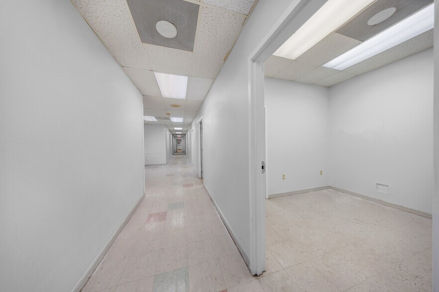 More Photos Of 2901 NW 17th Ave, Miami Office For Sale
