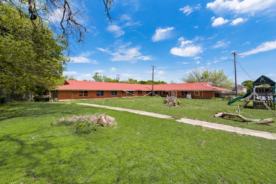 More Photos Of 1601 Kennedy St, Bonham Apartments For Sale