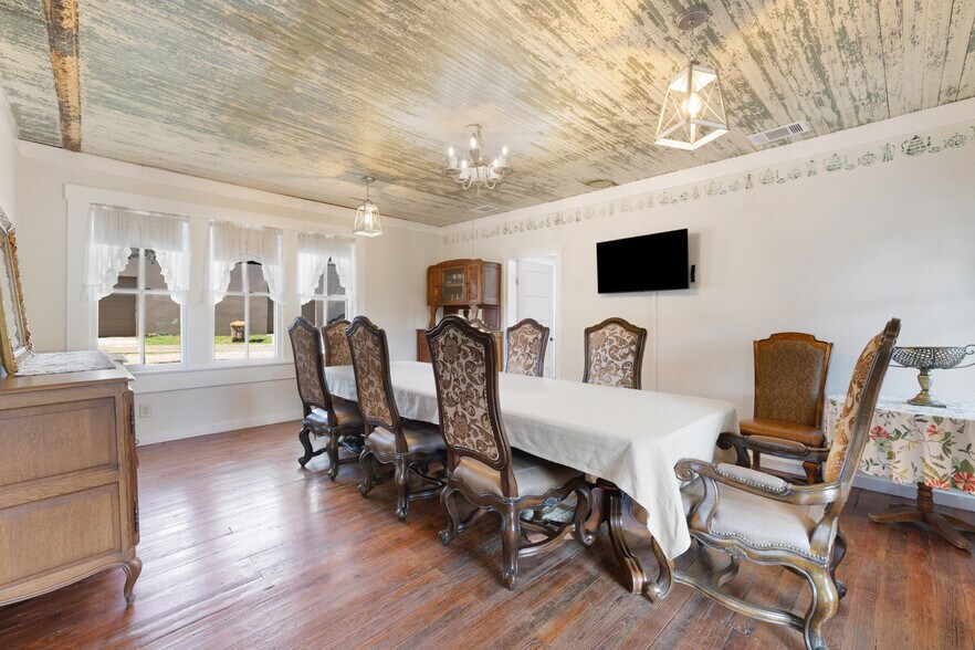 More Photos Of 201 Nugent Ave ave, Johnson City Hotel For Sale