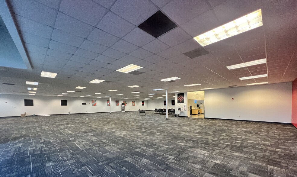 More Photos Of 8312 S Hardy Dr, Tempe Warehouse For Lease