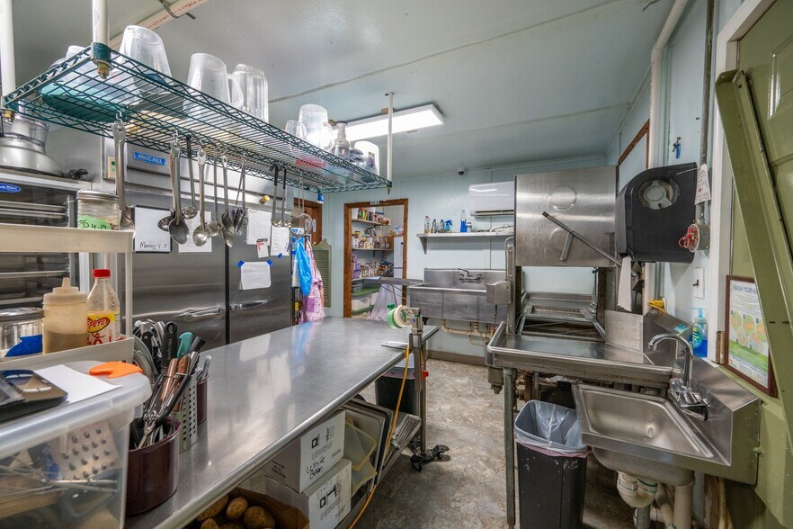 More Photos Of 2598 Tennessee Ave N, Parsons Storefront For Sale