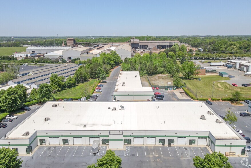 More Photos Of 8425 Old Statesville Rd, Charlotte Light Distribution For Lease