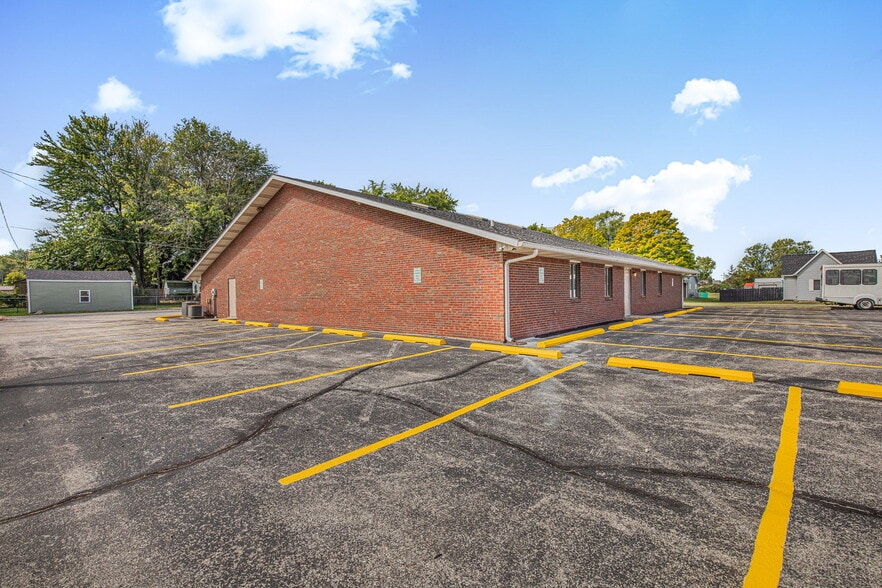 More Photos Of 1301 S Meridian St, Lebanon Religious Facility For Sale