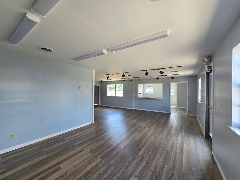 More Photos Of 5210 N Middlebrook Pike, Knoxville Unknown For Lease