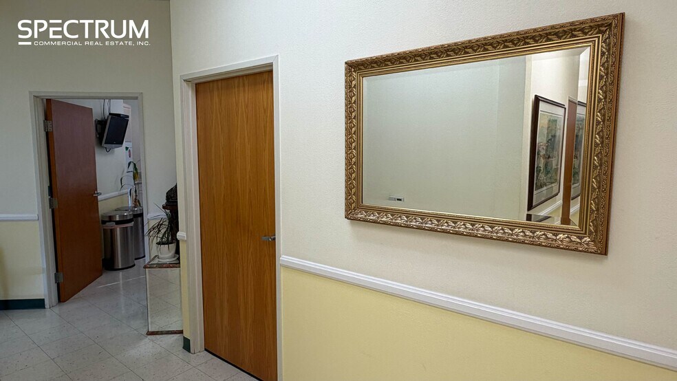 More Photos Of 22621 Lyons Ave, Santa Clarita Medical For Sale