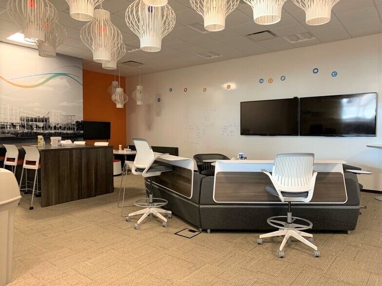 More Photos Of 100 N Manpower Pl, Milwaukee Office For Lease