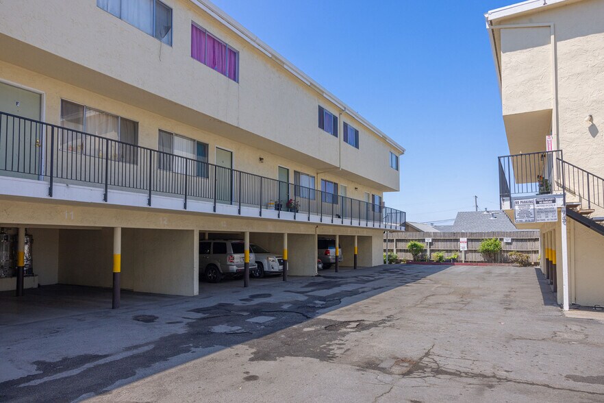More Photos Of 75 N Hebbron Ave, Salinas Apartments For Sale