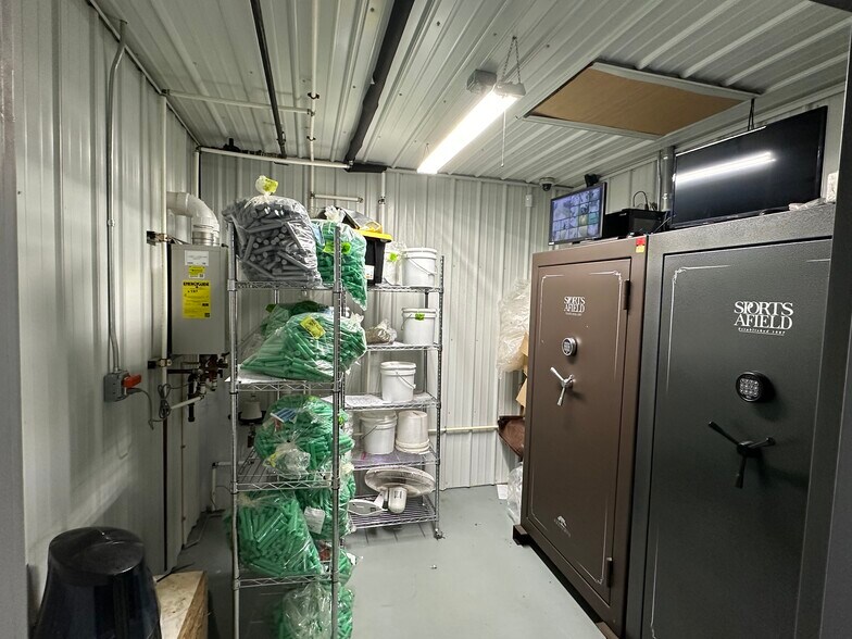 More Photos Of 1003 N Elm St, Tekonsha Distribution For Sale