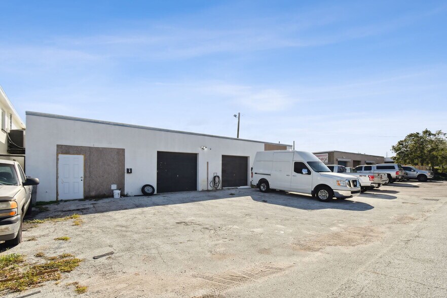 More Photos Of 3580 66th Ave N, Pinellas Park Warehouse For Sale