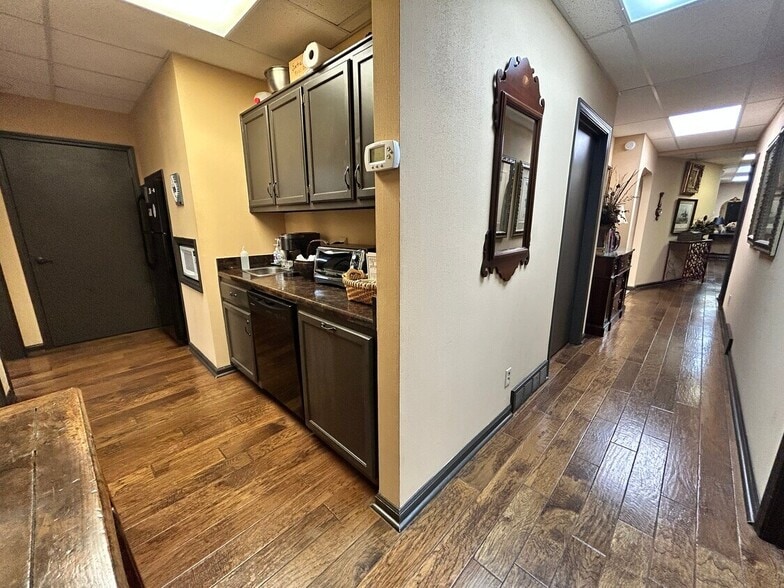 More Photos Of 4735-4739 Spottswood Ave, Memphis Medical For Sale