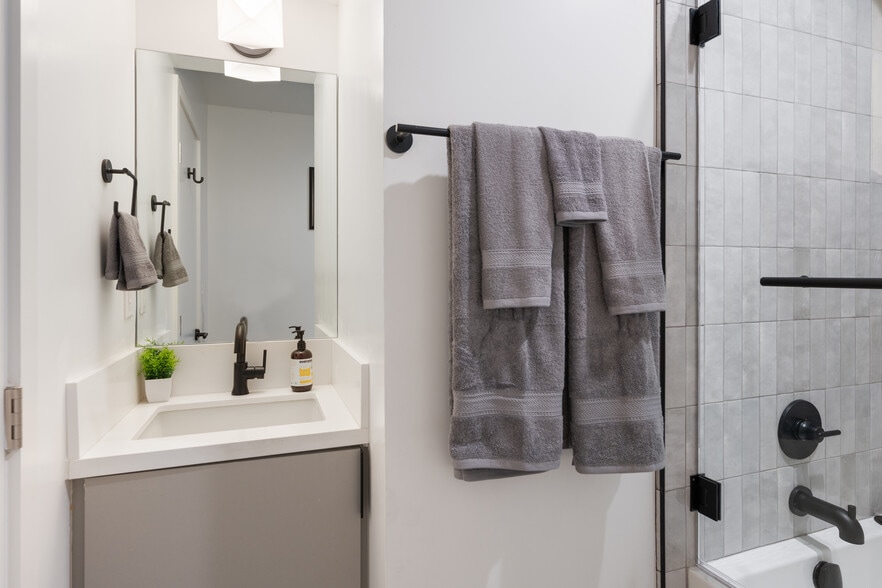 More Photos Of 1035 N Serrano Ave, Los Angeles Apartments For Sale