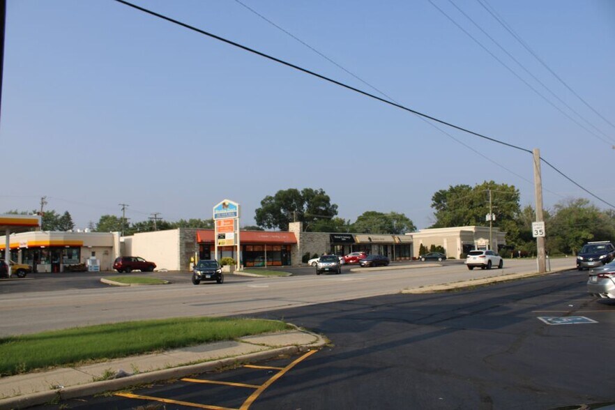 More Photos Of 1402-1408 W 55th St, Countryside Storefront For Lease