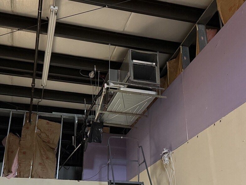 More Photos Of 1612 Centerville Tpke, Virginia Beach Flex For Lease