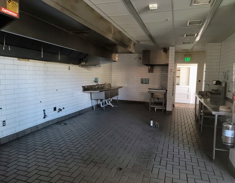 More Photos Of 2900-2920 W 25th Ave, Denver Restaurant For Lease
