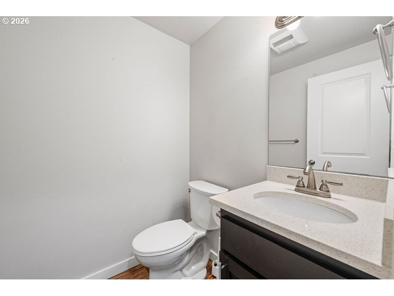 More Photos Of 1524 SE Honeysuckle Loop, Warrenton Apartments For Sale