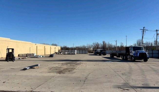 More Photos Of 7616-7618 Wedd St, Overland Park Warehouse For Lease