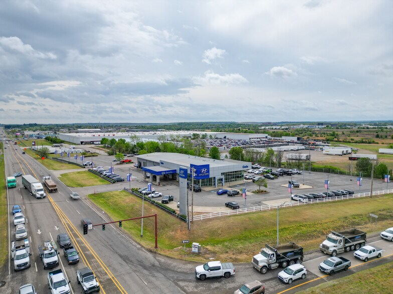 More Photos Of 3600 S Zero St, Fort Smith Flex For Sale